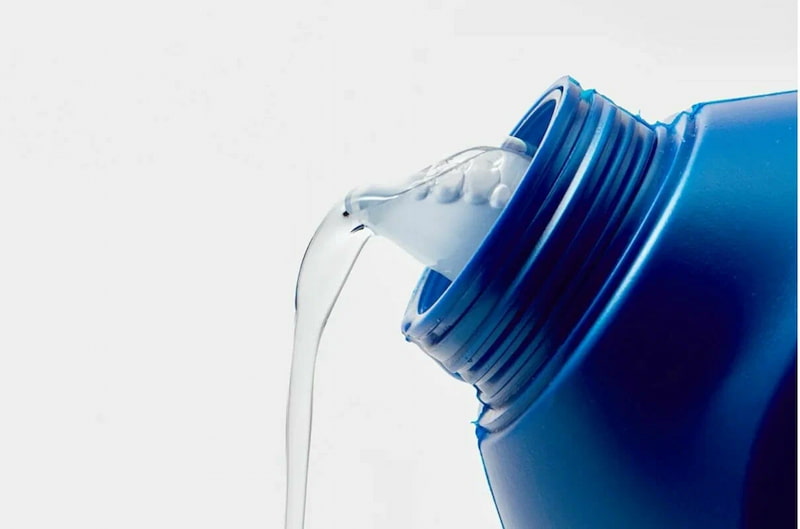 مایع لباسشویی مخصوص شستشو با دست مناسب انواع پارچه